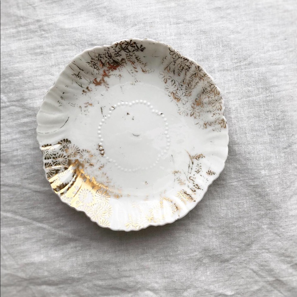 PM Editor Pick: Vintage Gold Floral Embossed Plate - Picture 2 of 6